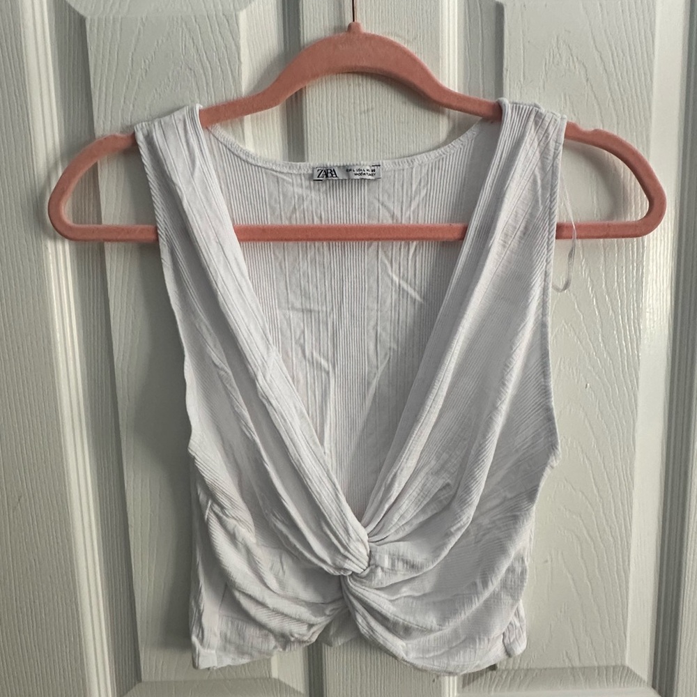 🎀 Zara white tank. 🥥